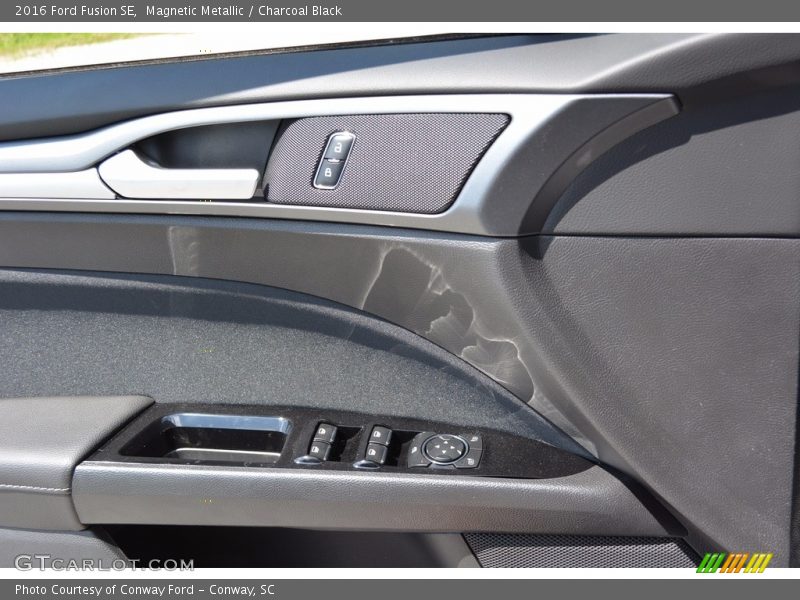 Magnetic Metallic / Charcoal Black 2016 Ford Fusion SE