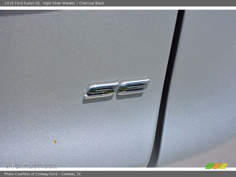 Ingot Silver Metallic / Charcoal Black 2016 Ford Fusion SE