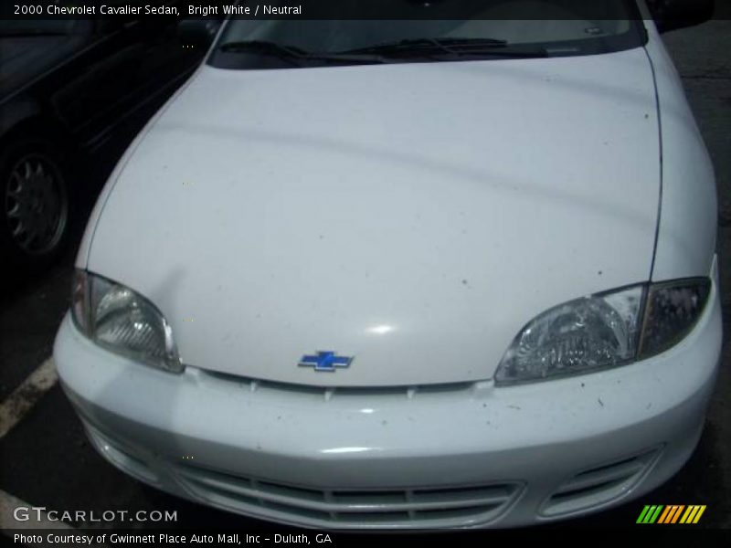 Bright White / Neutral 2000 Chevrolet Cavalier Sedan