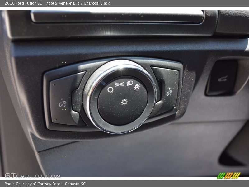 Ingot Silver Metallic / Charcoal Black 2016 Ford Fusion SE