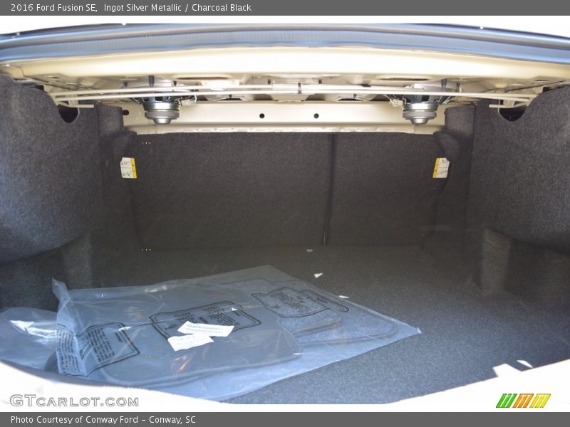 Ingot Silver Metallic / Charcoal Black 2016 Ford Fusion SE
