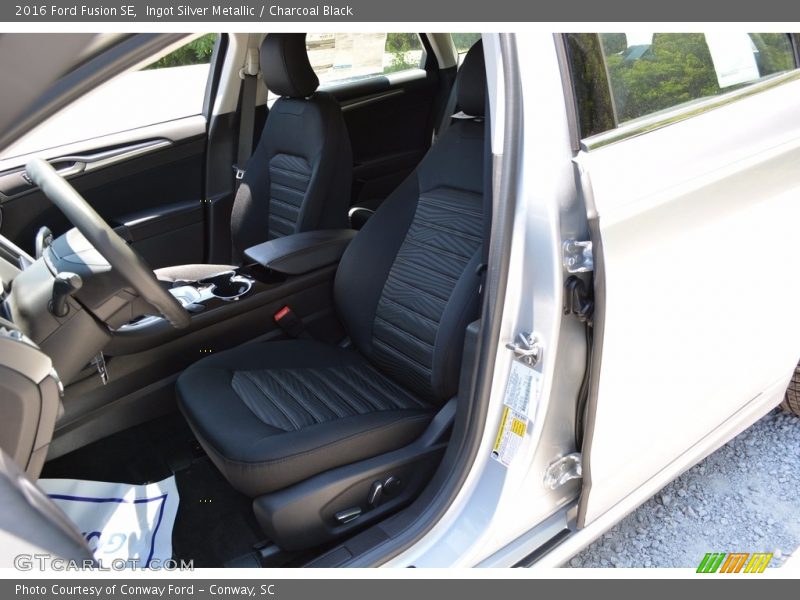 Ingot Silver Metallic / Charcoal Black 2016 Ford Fusion SE