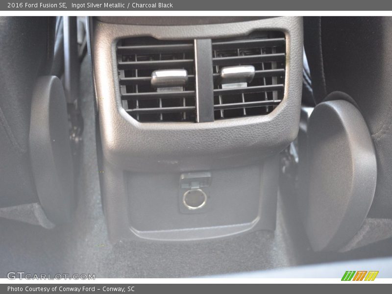 Ingot Silver Metallic / Charcoal Black 2016 Ford Fusion SE