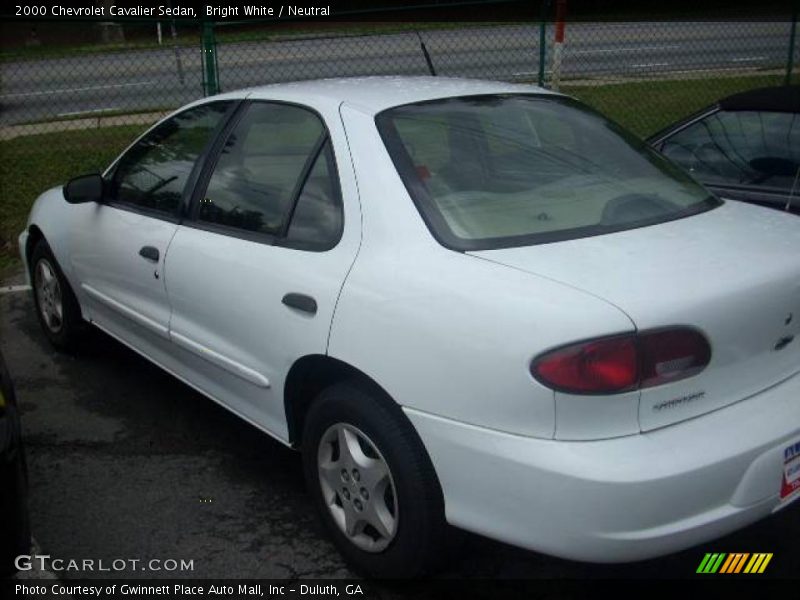 Bright White / Neutral 2000 Chevrolet Cavalier Sedan