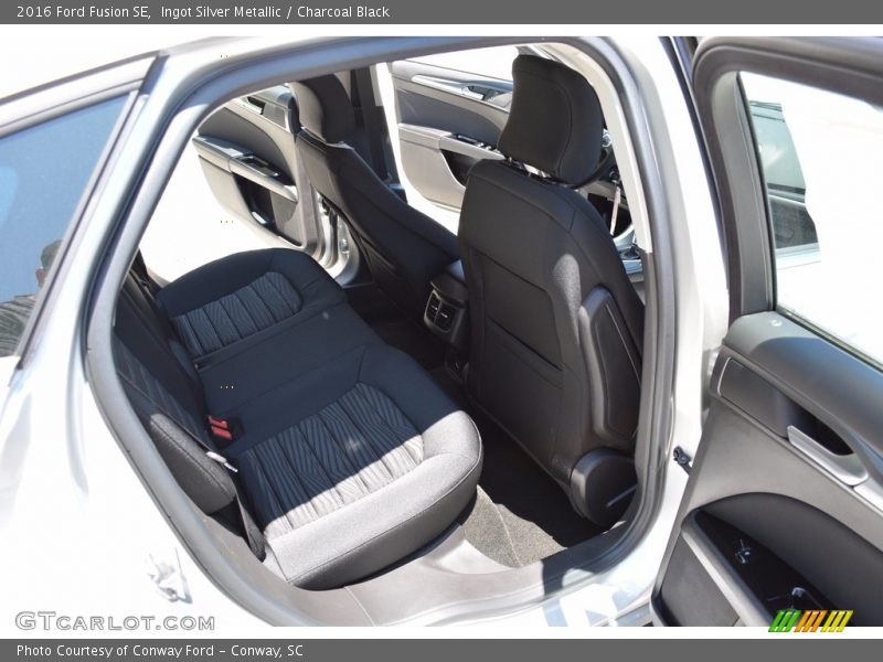 Ingot Silver Metallic / Charcoal Black 2016 Ford Fusion SE