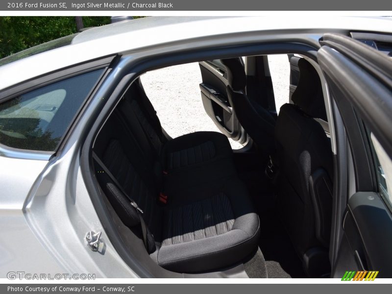 Ingot Silver Metallic / Charcoal Black 2016 Ford Fusion SE