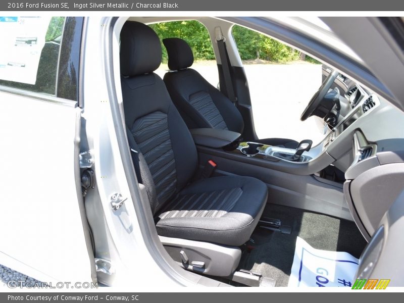 Ingot Silver Metallic / Charcoal Black 2016 Ford Fusion SE