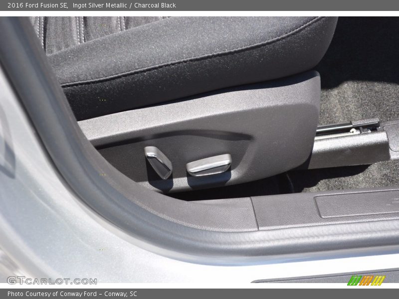 Ingot Silver Metallic / Charcoal Black 2016 Ford Fusion SE