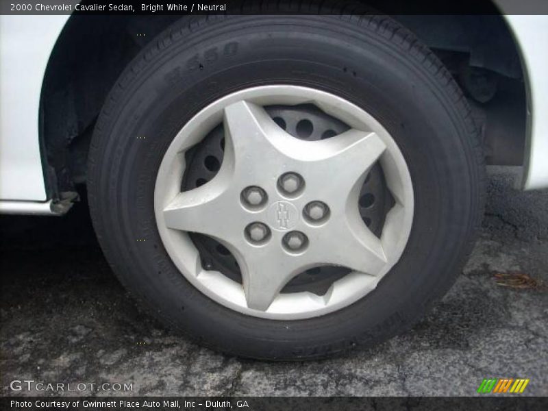 Bright White / Neutral 2000 Chevrolet Cavalier Sedan