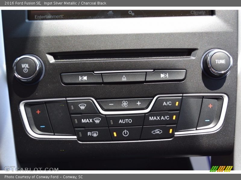 Ingot Silver Metallic / Charcoal Black 2016 Ford Fusion SE