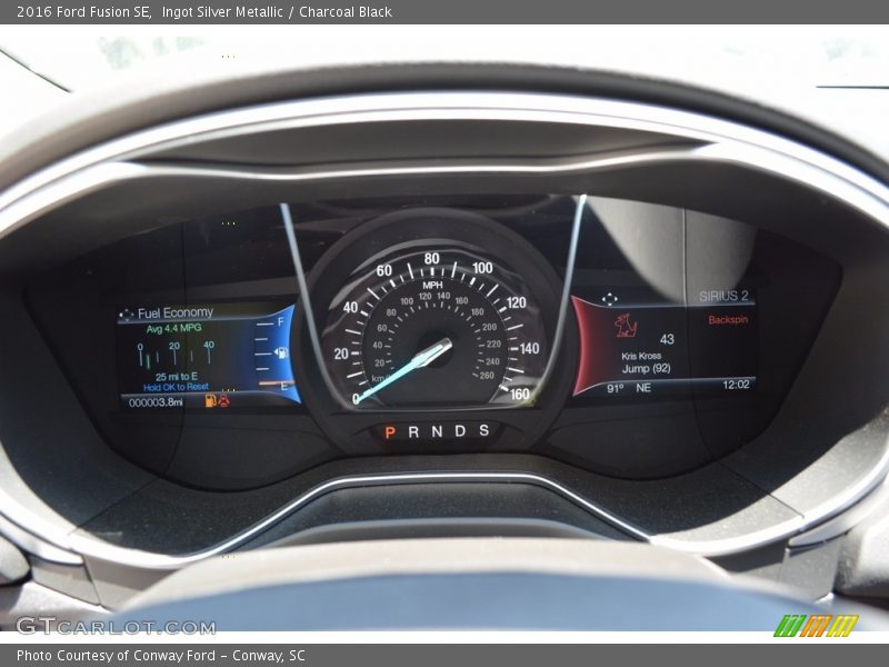 Ingot Silver Metallic / Charcoal Black 2016 Ford Fusion SE