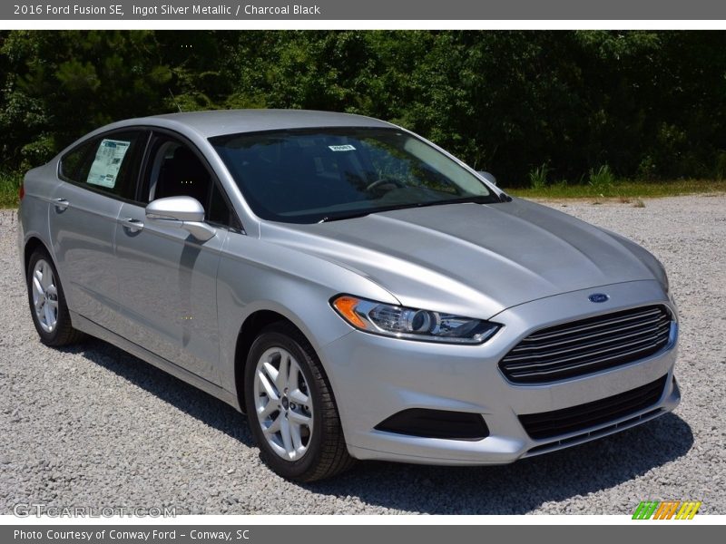 Ingot Silver Metallic / Charcoal Black 2016 Ford Fusion SE