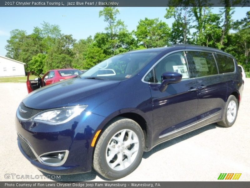 Front 3/4 View of 2017 Pacifica Touring L