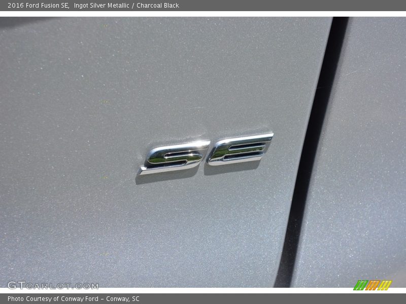Ingot Silver Metallic / Charcoal Black 2016 Ford Fusion SE