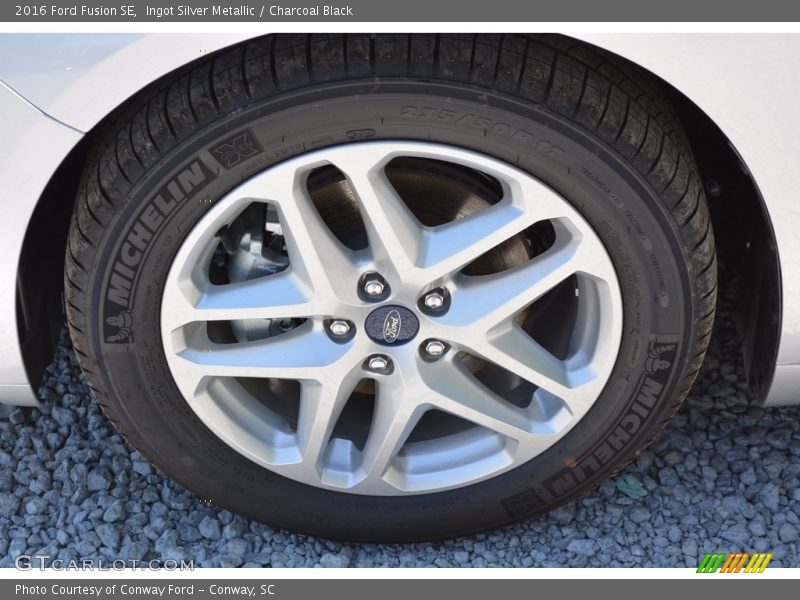 Ingot Silver Metallic / Charcoal Black 2016 Ford Fusion SE