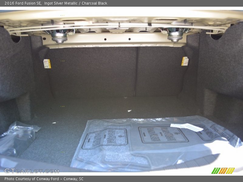 Ingot Silver Metallic / Charcoal Black 2016 Ford Fusion SE