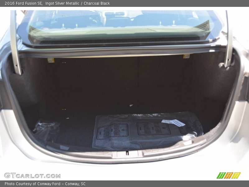 Ingot Silver Metallic / Charcoal Black 2016 Ford Fusion SE
