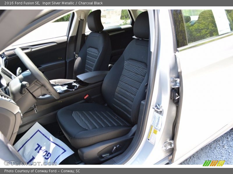 Ingot Silver Metallic / Charcoal Black 2016 Ford Fusion SE