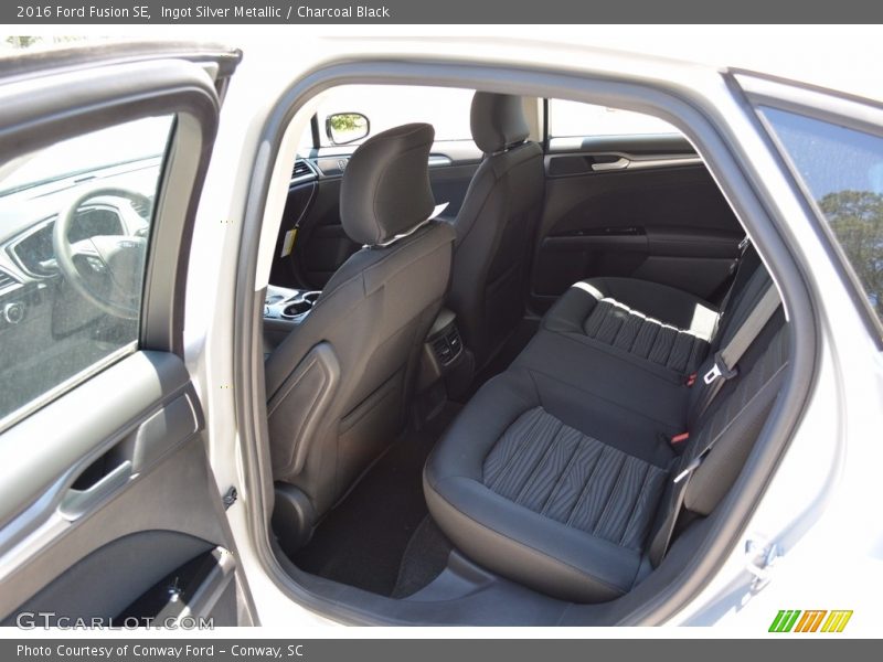 Ingot Silver Metallic / Charcoal Black 2016 Ford Fusion SE