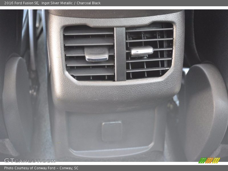 Ingot Silver Metallic / Charcoal Black 2016 Ford Fusion SE
