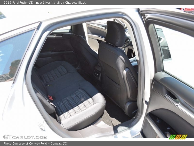 Ingot Silver Metallic / Charcoal Black 2016 Ford Fusion SE