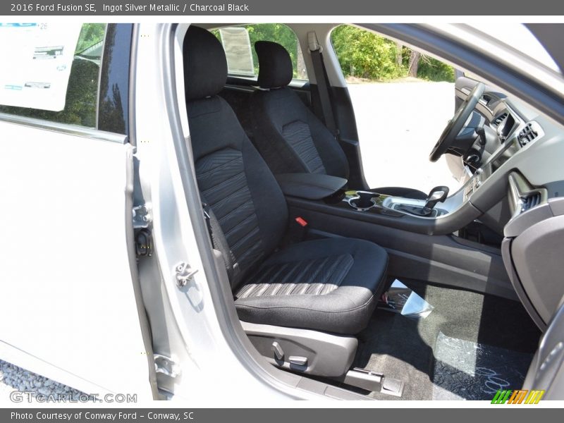 Ingot Silver Metallic / Charcoal Black 2016 Ford Fusion SE