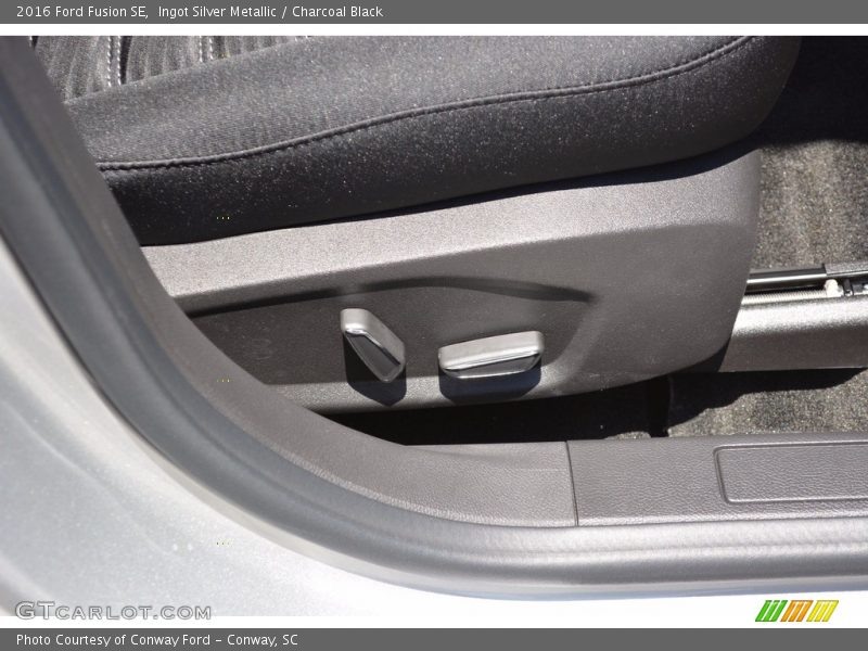 Ingot Silver Metallic / Charcoal Black 2016 Ford Fusion SE