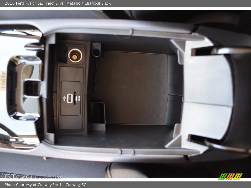 Ingot Silver Metallic / Charcoal Black 2016 Ford Fusion SE