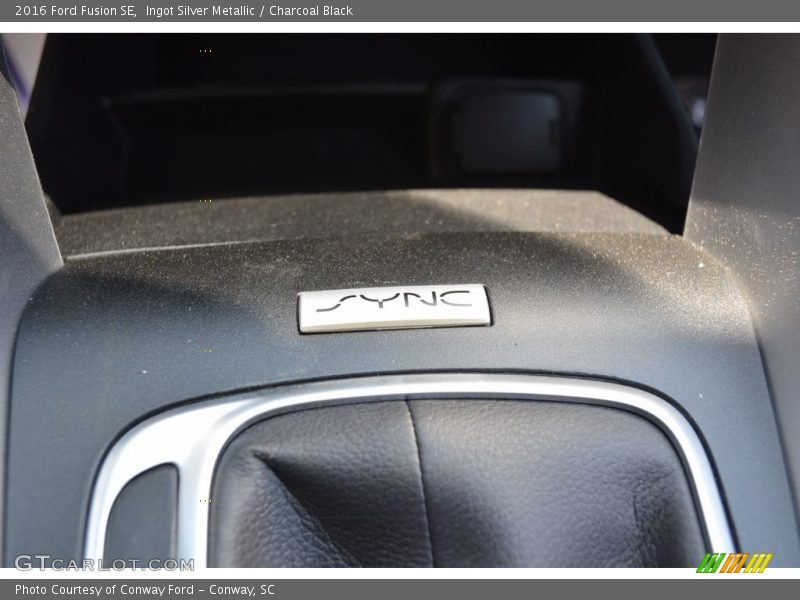 Ingot Silver Metallic / Charcoal Black 2016 Ford Fusion SE
