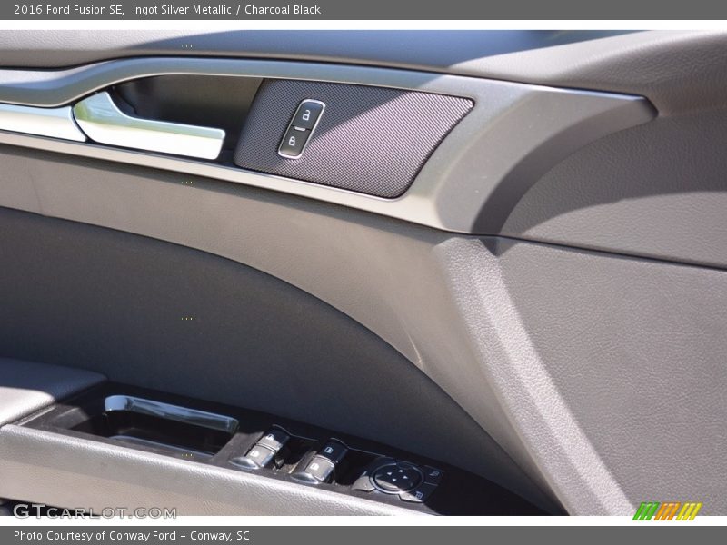 Ingot Silver Metallic / Charcoal Black 2016 Ford Fusion SE