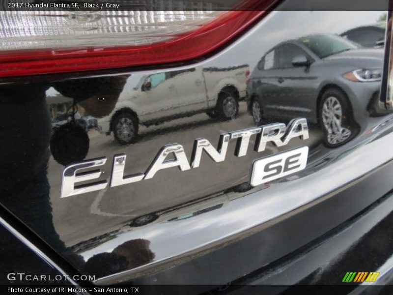 Black / Gray 2017 Hyundai Elantra SE