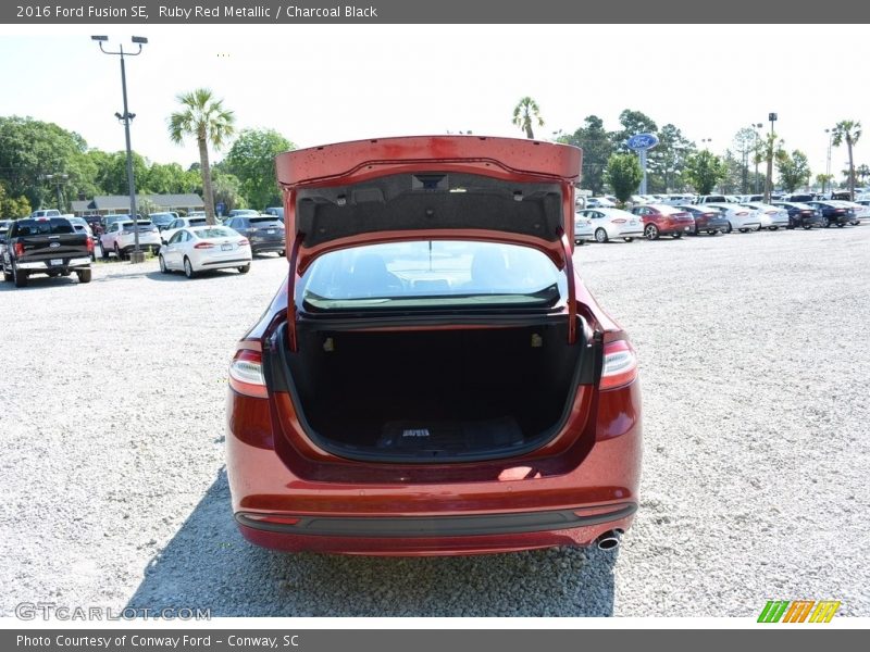 Ruby Red Metallic / Charcoal Black 2016 Ford Fusion SE