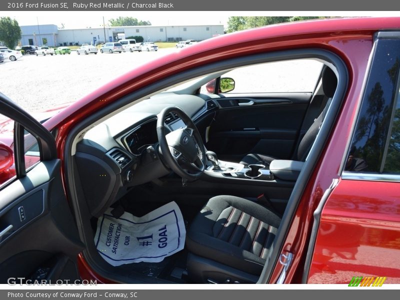 Ruby Red Metallic / Charcoal Black 2016 Ford Fusion SE