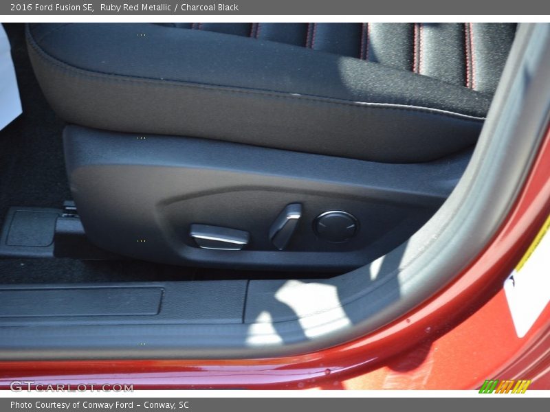 Ruby Red Metallic / Charcoal Black 2016 Ford Fusion SE