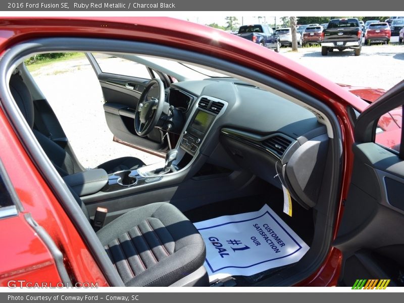 Ruby Red Metallic / Charcoal Black 2016 Ford Fusion SE