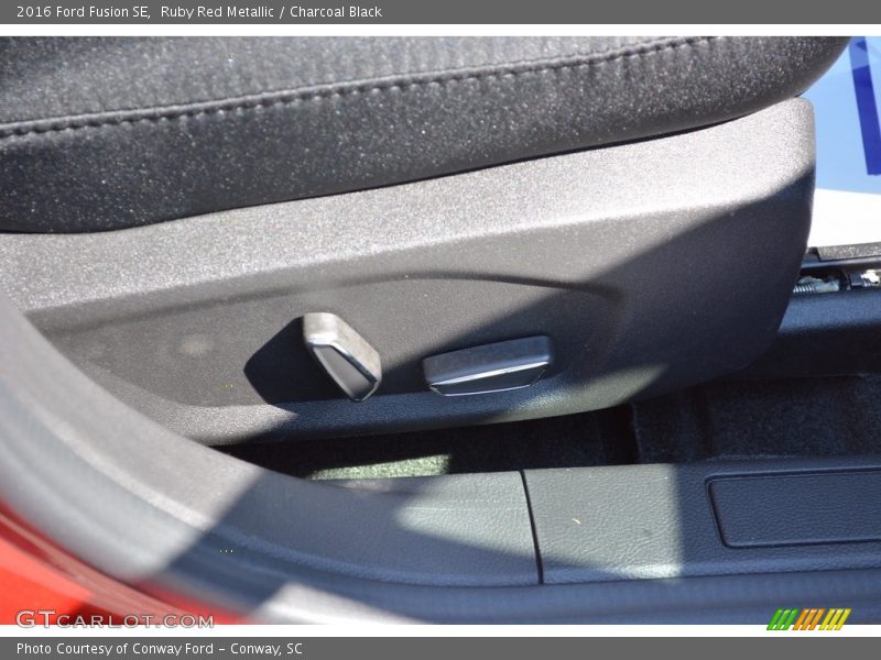 Ruby Red Metallic / Charcoal Black 2016 Ford Fusion SE