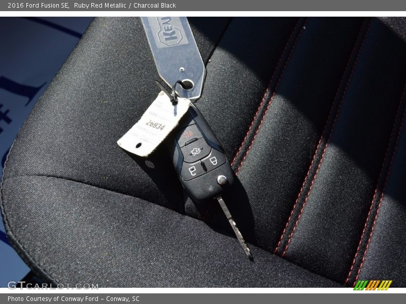 Ruby Red Metallic / Charcoal Black 2016 Ford Fusion SE
