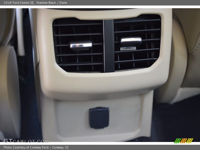 Shadow Black / Dune 2016 Ford Fusion SE
