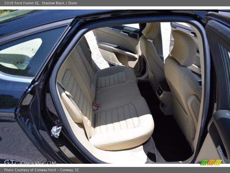 Shadow Black / Dune 2016 Ford Fusion SE