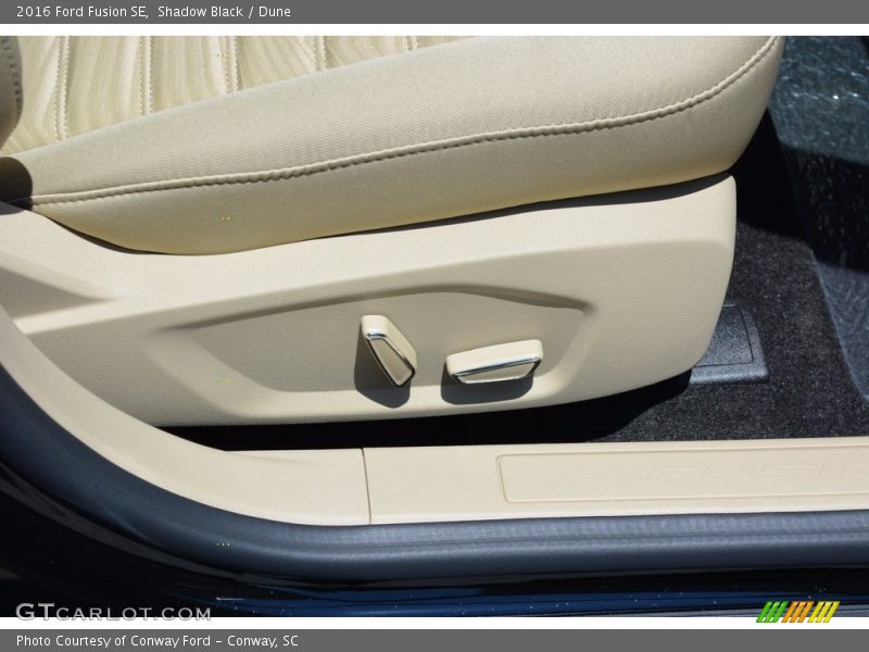 Shadow Black / Dune 2016 Ford Fusion SE