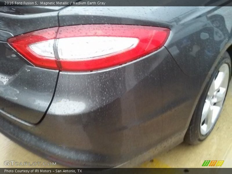 Magnetic Metallic / Medium Earth Gray 2016 Ford Fusion S