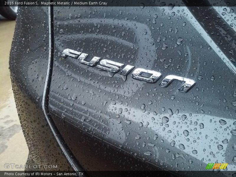 Magnetic Metallic / Medium Earth Gray 2016 Ford Fusion S
