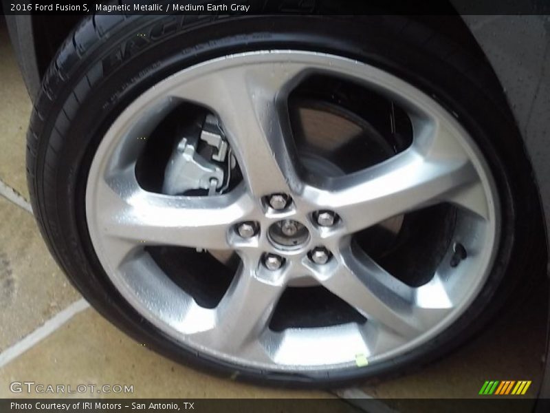 Magnetic Metallic / Medium Earth Gray 2016 Ford Fusion S