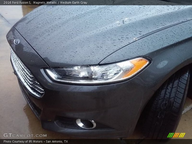 Magnetic Metallic / Medium Earth Gray 2016 Ford Fusion S