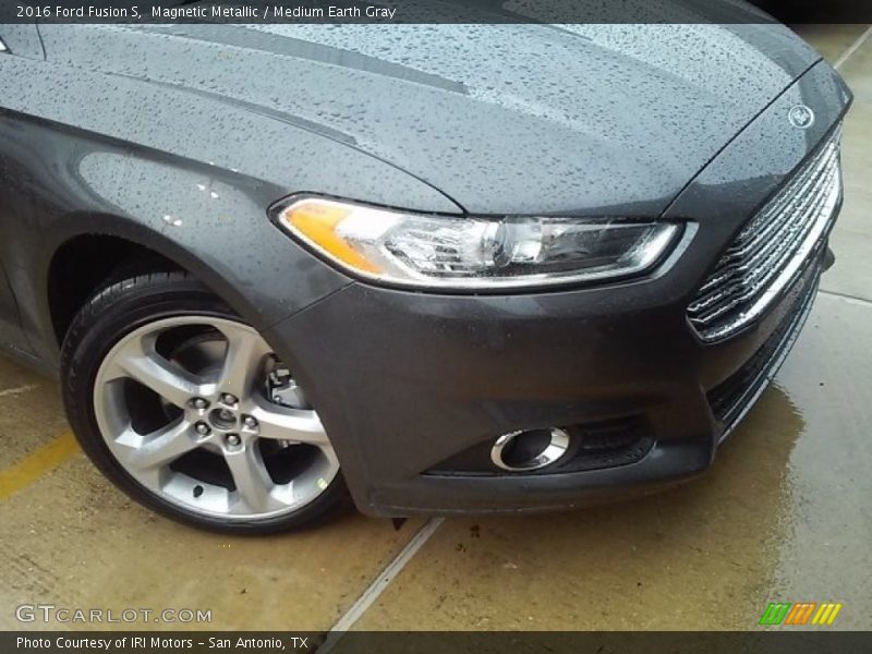 Magnetic Metallic / Medium Earth Gray 2016 Ford Fusion S