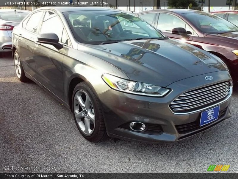 Magnetic Metallic / Medium Earth Gray 2016 Ford Fusion S