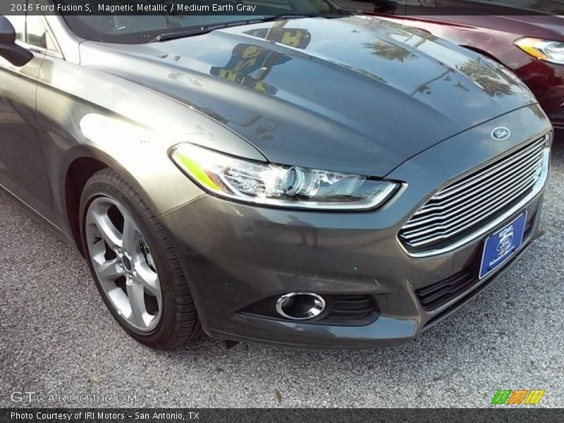 Magnetic Metallic / Medium Earth Gray 2016 Ford Fusion S