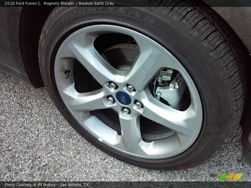 Magnetic Metallic / Medium Earth Gray 2016 Ford Fusion S