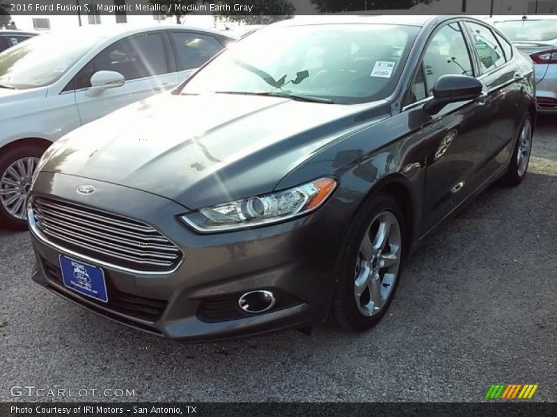Magnetic Metallic / Medium Earth Gray 2016 Ford Fusion S