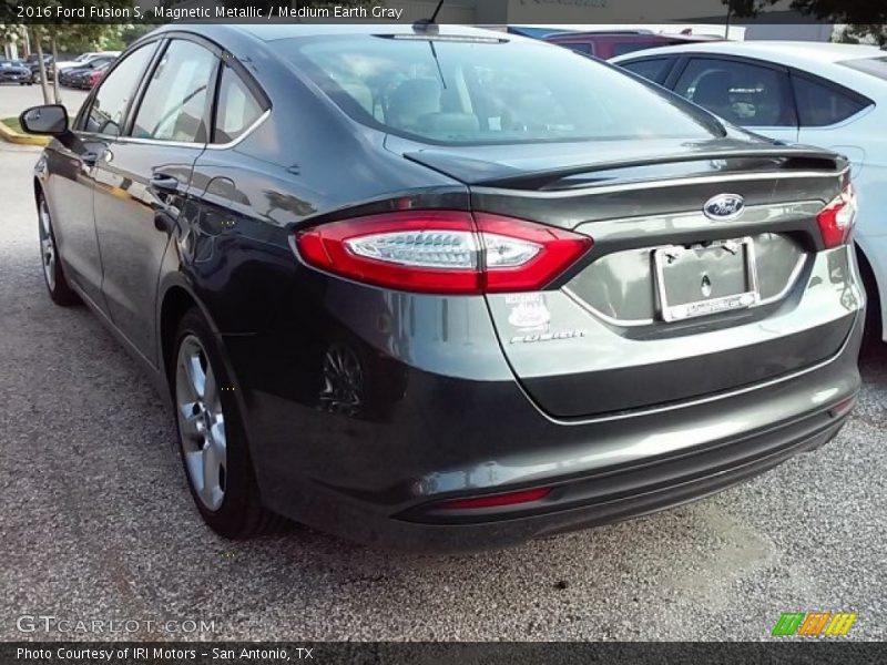 Magnetic Metallic / Medium Earth Gray 2016 Ford Fusion S